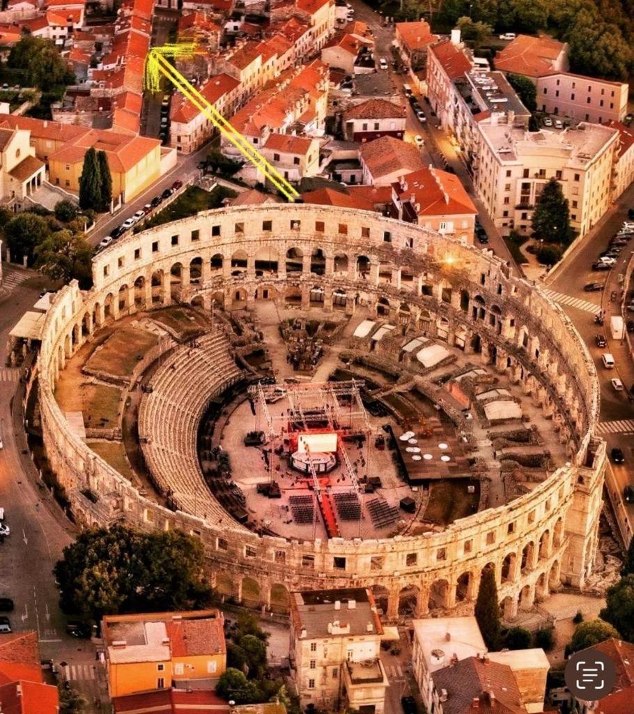 Domus Nostrae-Pula Apartman Kültér fotó